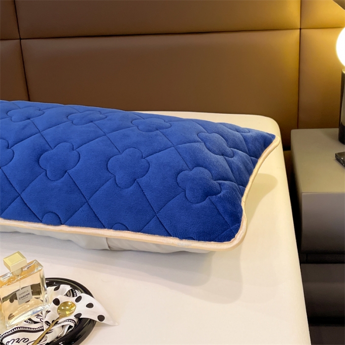 91家纺网 家纺一手货源 找家纺 梦舒羽 2025新款牛奶绒夹棉长枕套宿舍双人枕芯套 深海蓝