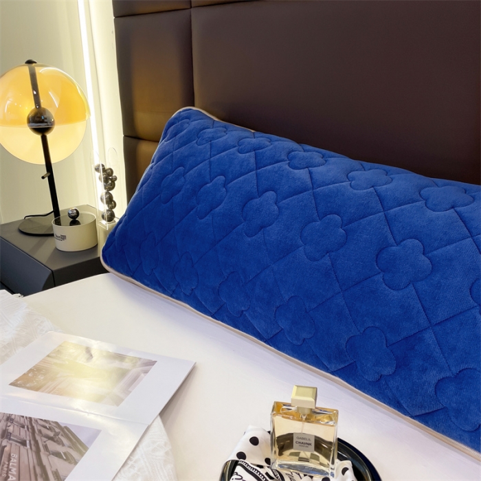 91家纺网 家纺一手货源 找家纺 梦舒羽 2025新款牛奶绒夹棉长枕套宿舍双人枕芯套 深海蓝