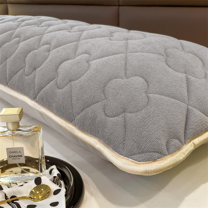 91家纺网 家纺一手货源 找家纺 梦舒羽 2025新款牛奶绒夹棉长枕套宿舍双人枕芯套 银优灰