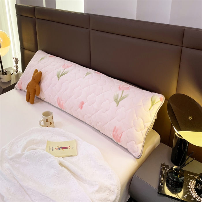 91家纺网 家纺一手货源 找家纺 梦舒羽 2025新款牛奶绒夹棉长枕套宿舍双人枕芯套 郁金香