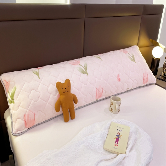 91家纺网 家纺一手货源 找家纺 梦舒羽 2025新款牛奶绒夹棉长枕套宿舍双人枕芯套 郁金香