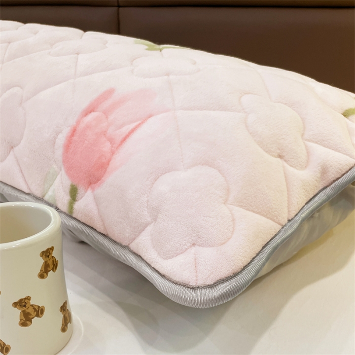 91家纺网 家纺一手货源 找家纺 梦舒羽 2025新款牛奶绒夹棉长枕套宿舍双人枕芯套 郁金香