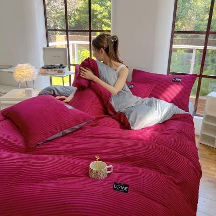 91家纺网 家纺一手货源 找家纺 雅芝蓝  2024新款魔法绒雪花雕花水晶法莱绒四件套 酒红