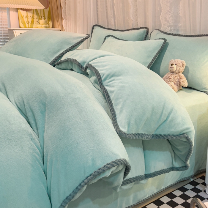 91家纺网 家纺一手货源 找家纺 欧冠 2023新款加厚牛奶绒纯色优雅四件套 优雅-慕蓝