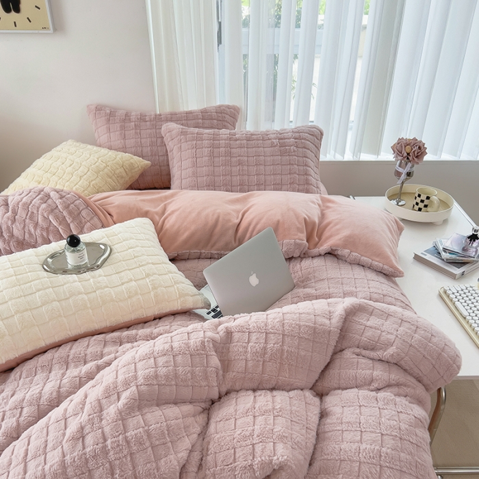 91家纺网 家纺一手货源 找家纺 （总）欧冠 2023秋冬320克兔兔绒四件套