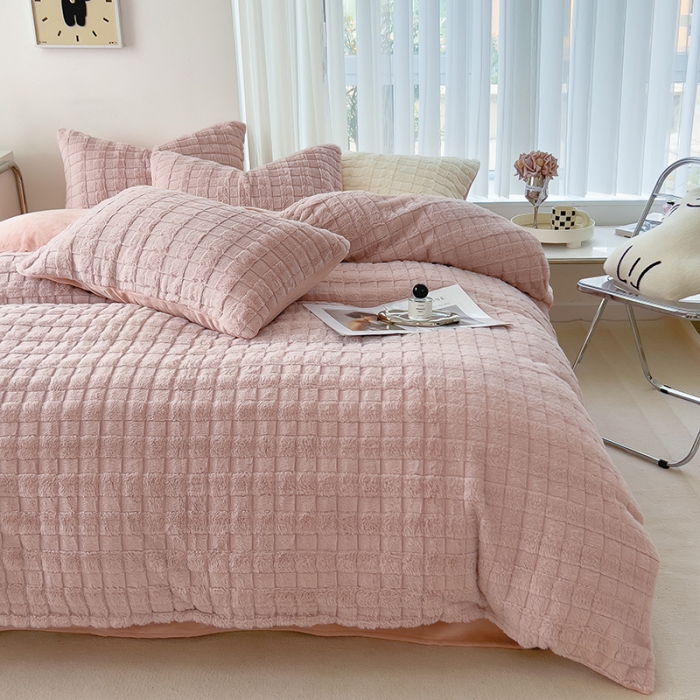 91家纺网 家纺一手货源 找家纺 欧冠 2023秋冬320克兔兔绒四件套 蜜桃粉