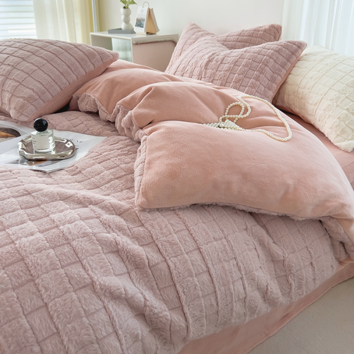 91家纺网 家纺一手货源 找家纺 欧冠 2023秋冬320克兔兔绒四件套 蜜桃粉