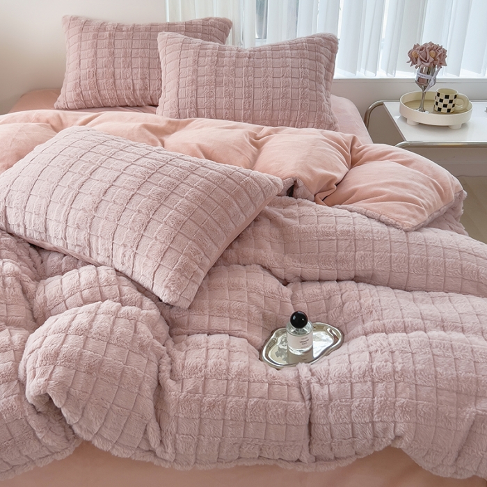 91家纺网 家纺一手货源 找家纺 欧冠 2023秋冬320克兔兔绒四件套 蜜桃粉