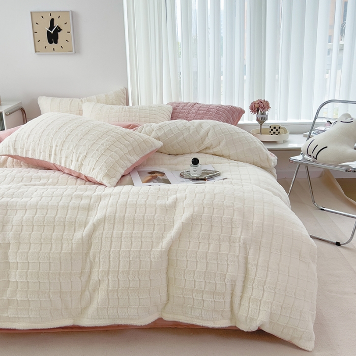 91家纺网 家纺一手货源 找家纺 欧冠 2023秋冬320克兔兔绒四件套 奶白粉