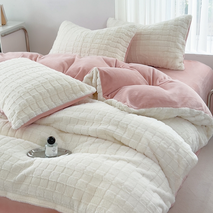 91家纺网 家纺一手货源 找家纺 欧冠 2023秋冬320克兔兔绒四件套 奶白粉