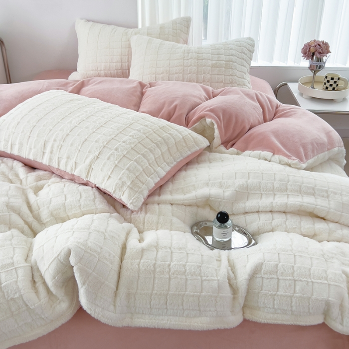 91家纺网 家纺一手货源 找家纺 欧冠 2023秋冬320克兔兔绒四件套 奶白粉