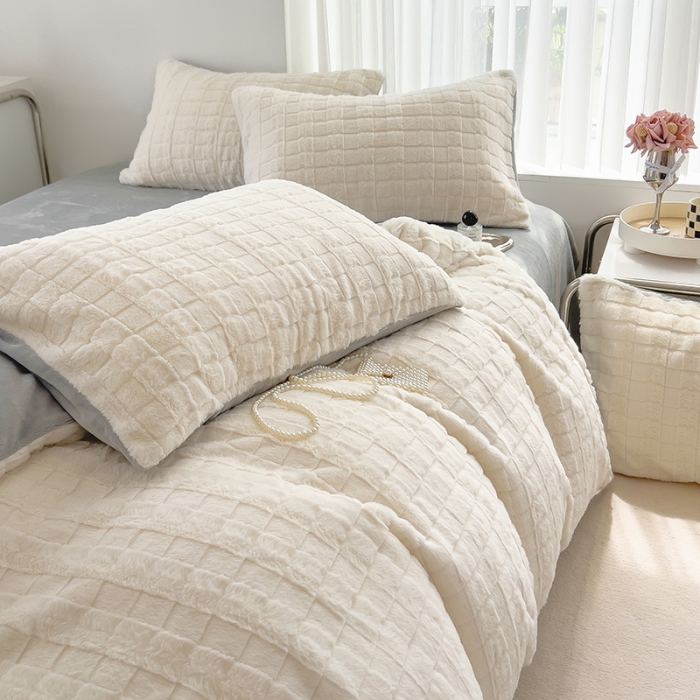 91家纺网 家纺一手货源 找家纺 欧冠 2023秋冬320克兔兔绒四件套 奶白灰