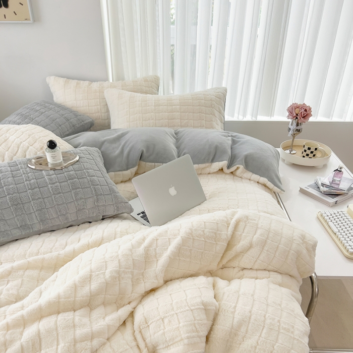 91家纺网 家纺一手货源 找家纺 欧冠 2023秋冬320克兔兔绒四件套 奶白灰