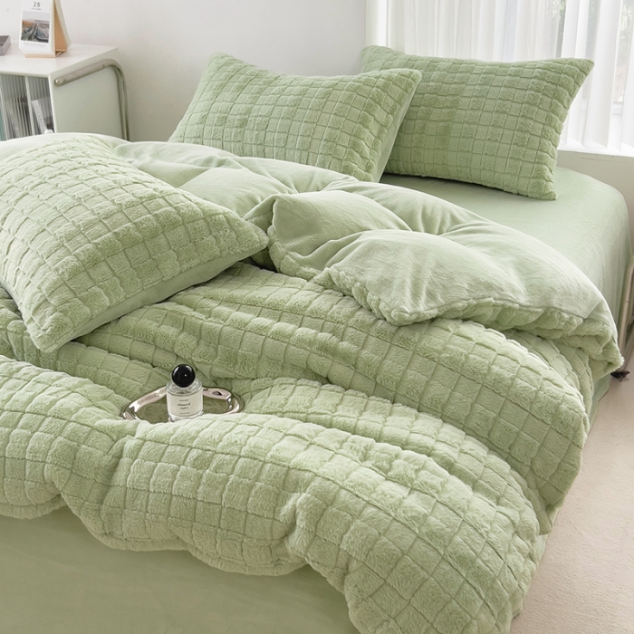 91家纺网 家纺一手货源 找家纺 欧冠 2023秋冬320克兔兔绒四件套 清新绿