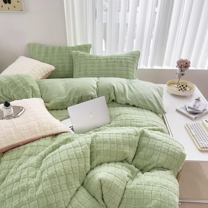 91家纺网 家纺一手货源 找家纺 欧冠 2023秋冬320克兔兔绒四件套 清新绿