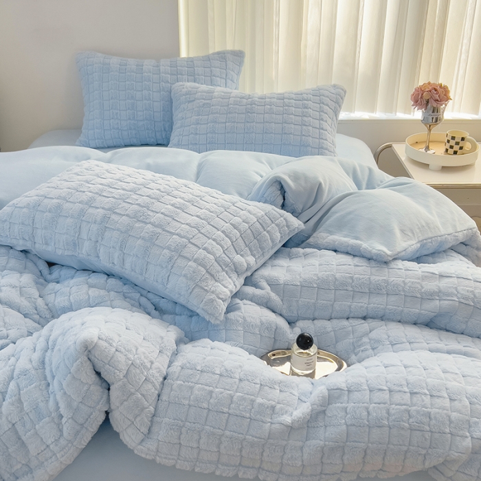 91家纺网 家纺一手货源 找家纺 欧冠 2023秋冬320克兔兔绒四件套 天空蓝