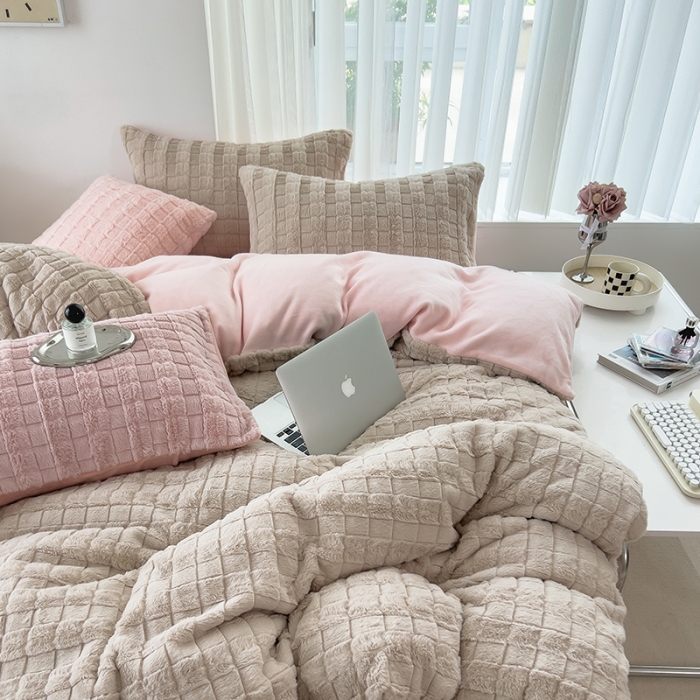 91家纺网 家纺一手货源 找家纺 欧冠 2023秋冬320克兔兔绒四件套 香槟棕