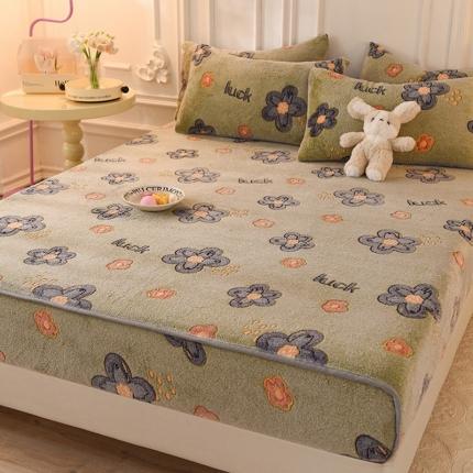 91家纺网 家纺一手货源 找家纺 慕梵 2023雪花绒印花卡通床笠牛奶绒珊瑚绒床罩 幸运花绿