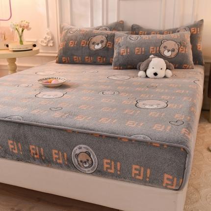 91家纺网 家纺一手货源 找家纺 慕梵 2023雪花绒印花卡通床笠牛奶绒珊瑚绒床罩 字母熊