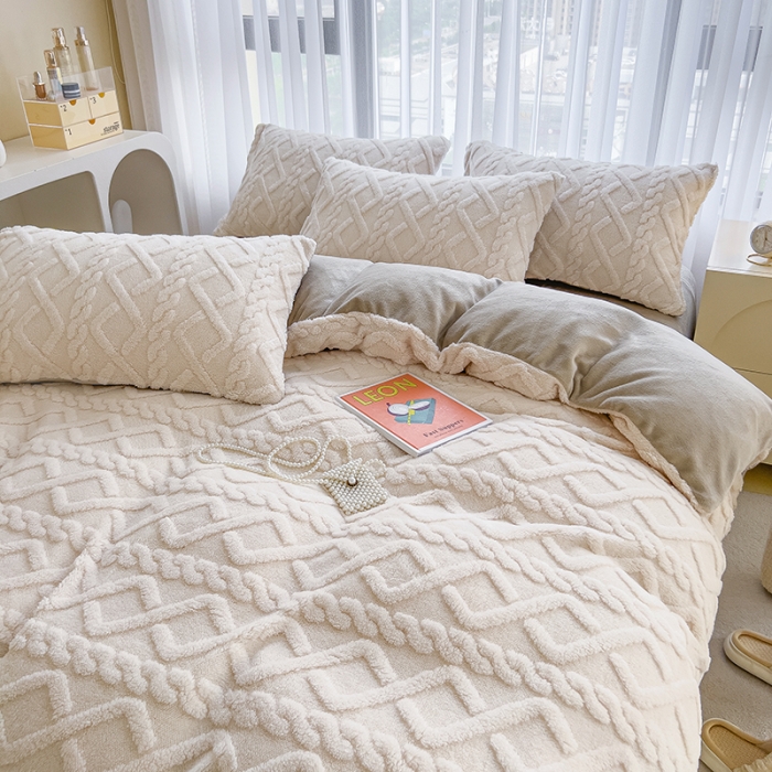 91家纺网 家纺一手货源 找家纺 欧冠  2023秋冬加厚塔芙绒简约款牛奶绒四件套 奶白灰