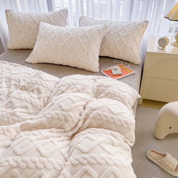 91家纺网 家纺一手货源 找家纺 欧冠  2023秋冬加厚塔芙绒简约款牛奶绒四件套 奶白灰