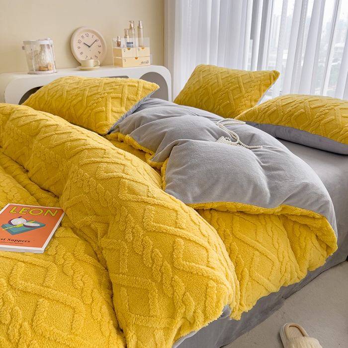 91家纺网 家纺一手货源 找家纺 欧冠  2023秋冬加厚塔芙绒简约款牛奶绒四件套 暖黄