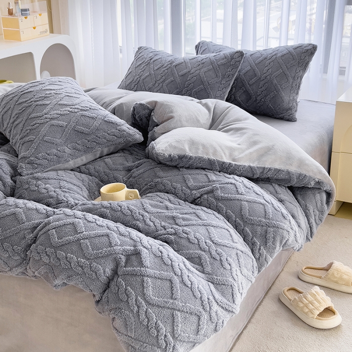 91家纺网 家纺一手货源 找家纺 欧冠  2023秋冬加厚塔芙绒简约款牛奶绒四件套 浅灰