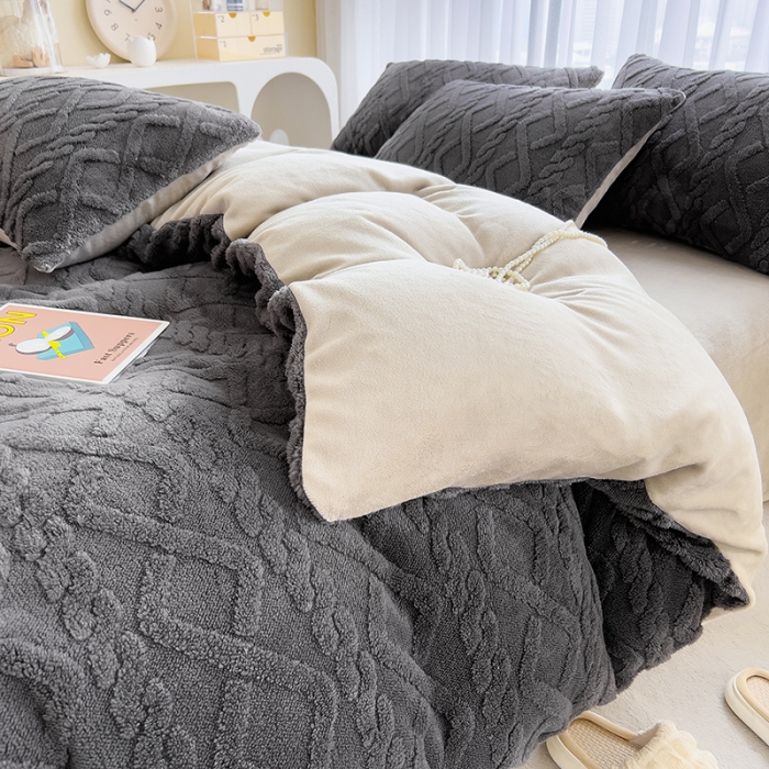 91家纺网 家纺一手货源 找家纺 欧冠  2023秋冬加厚塔芙绒简约款牛奶绒四件套 深灰