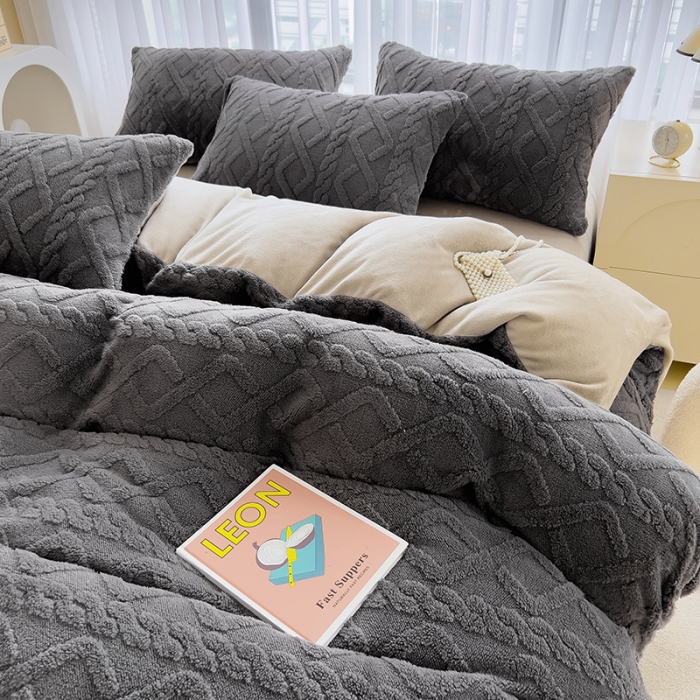 91家纺网 家纺一手货源 找家纺 欧冠  2023秋冬加厚塔芙绒简约款牛奶绒四件套 深灰