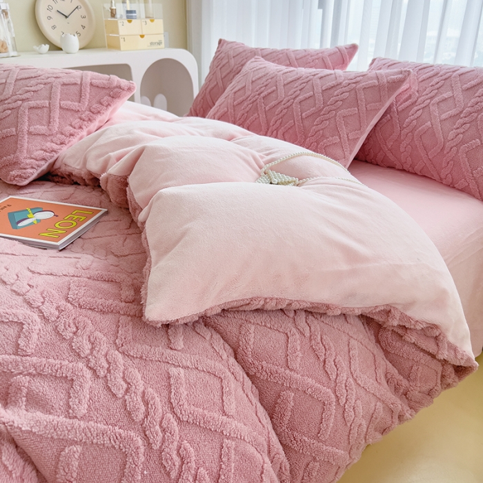 91家纺网 家纺一手货源 找家纺 欧冠  2023秋冬加厚塔芙绒简约款牛奶绒四件套 甜粉