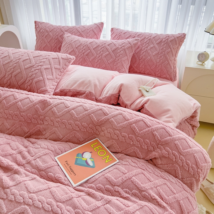 91家纺网 家纺一手货源 找家纺 欧冠  2023秋冬加厚塔芙绒简约款牛奶绒四件套 甜粉