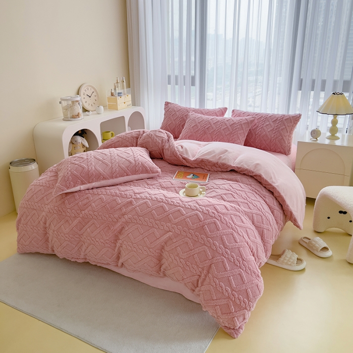 91家纺网 家纺一手货源 找家纺 欧冠  2023秋冬加厚塔芙绒简约款牛奶绒四件套 甜粉