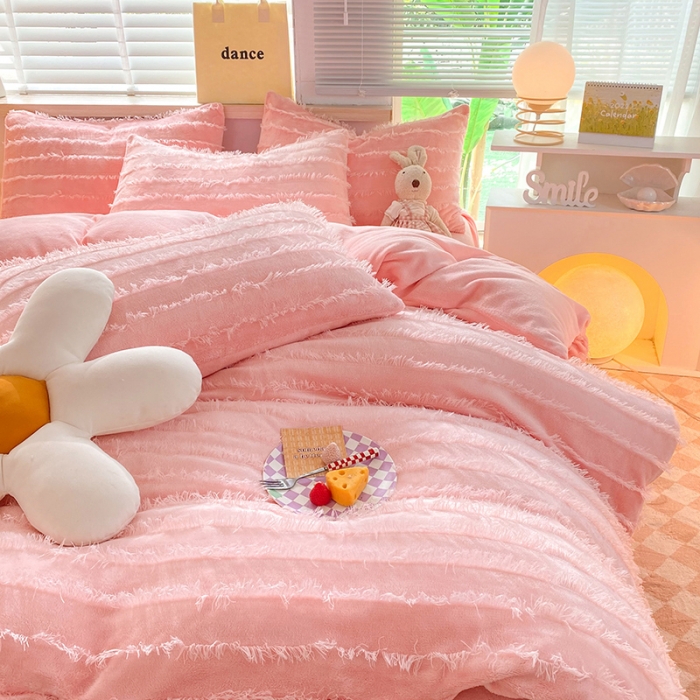 91家纺网 家纺一手货源 找家纺 （总）欧冠 2023秋冬新款牛奶绒提花简约款牛奶绒四件套