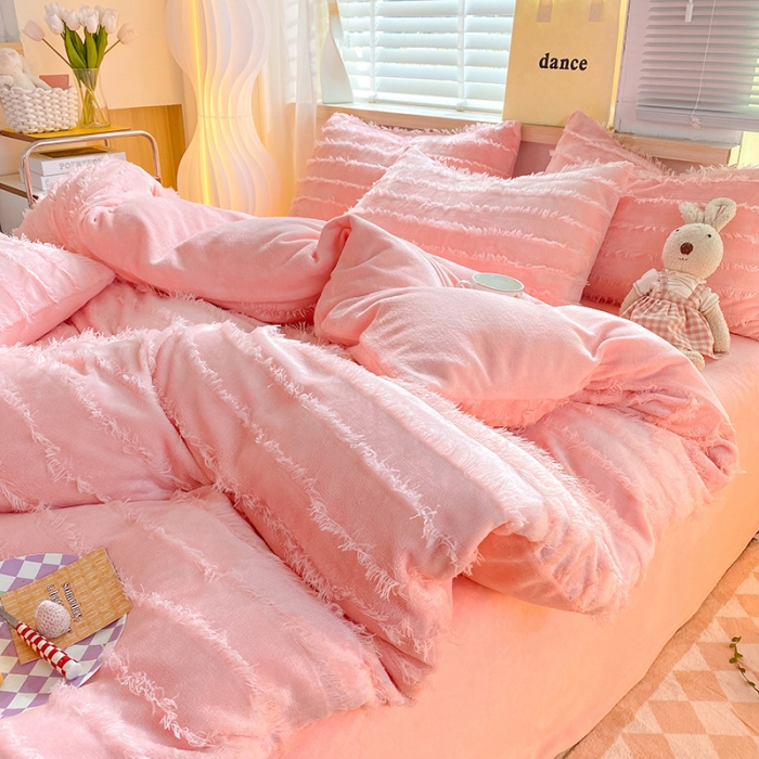 91家纺网 家纺一手货源 找家纺 （总）欧冠 2023秋冬新款牛奶绒提花简约款牛奶绒四件套