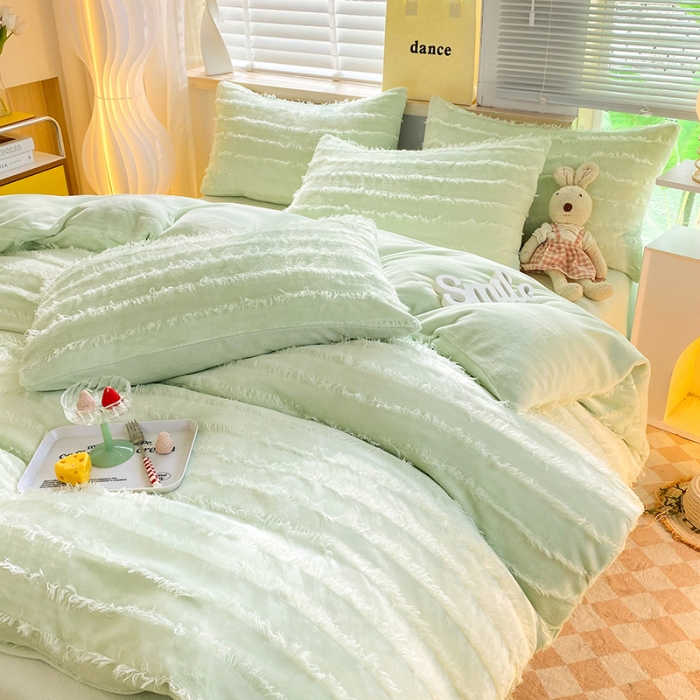 91家纺网 家纺一手货源 找家纺 欧冠 2023秋冬新款牛奶绒提花简约款牛奶绒四件套 茶绿