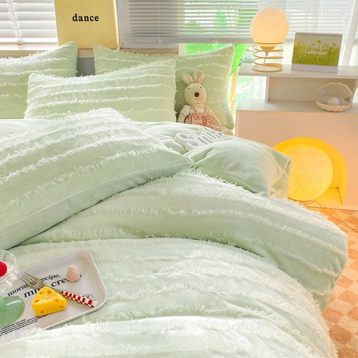 91家纺网 家纺一手货源 找家纺 欧冠 2023秋冬新款牛奶绒提花简约款牛奶绒四件套 茶绿