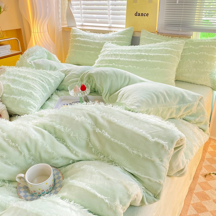 91家纺网 家纺一手货源 找家纺 欧冠 2023秋冬新款牛奶绒提花简约款牛奶绒四件套 茶绿