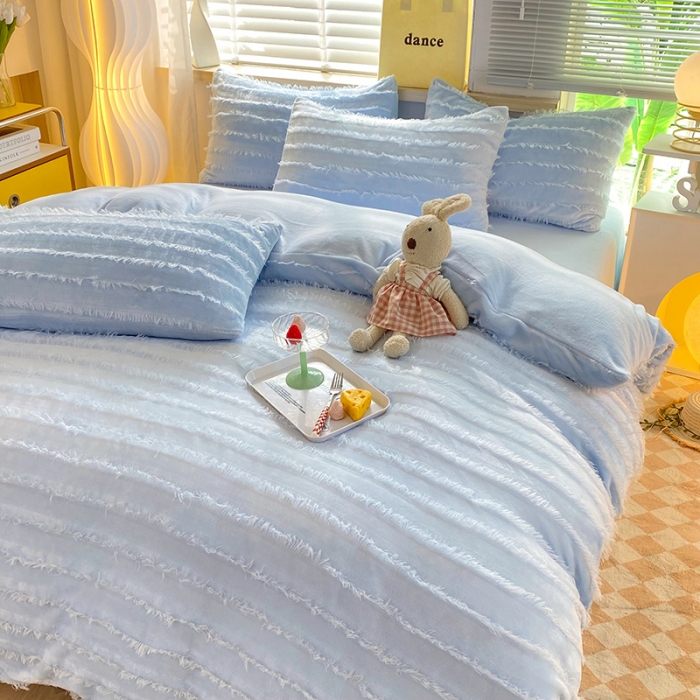 91家纺网 家纺一手货源 找家纺 欧冠 2023秋冬新款牛奶绒提花简约款牛奶绒四件套 可可蓝