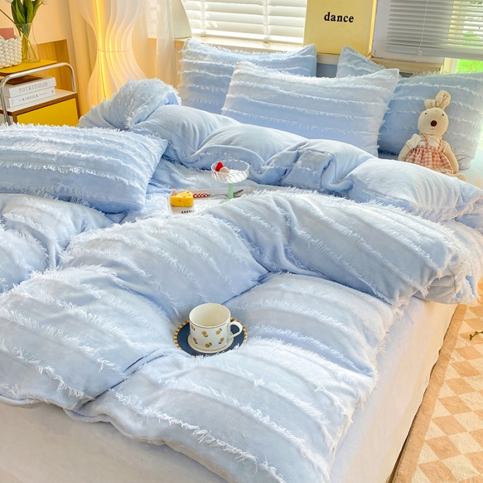 91家纺网 家纺一手货源 找家纺 欧冠 2023秋冬新款牛奶绒提花简约款牛奶绒四件套 可可蓝