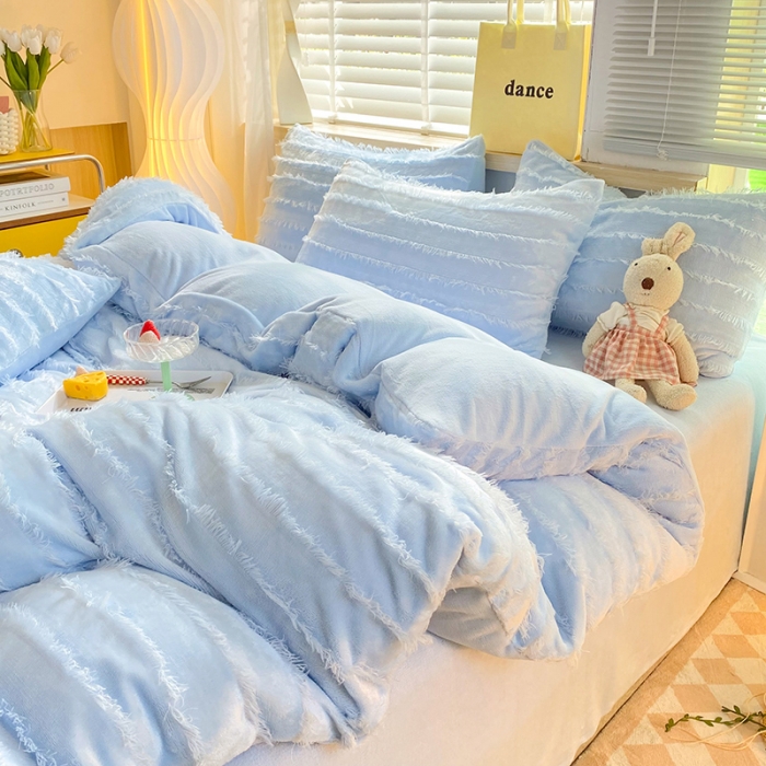 91家纺网 家纺一手货源 找家纺 欧冠 2023秋冬新款牛奶绒提花简约款牛奶绒四件套 可可蓝