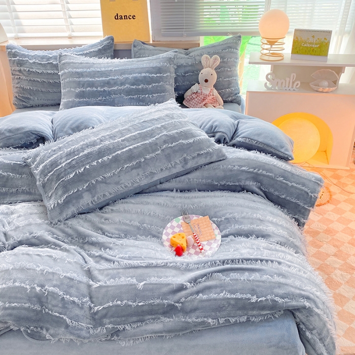 91家纺网 家纺一手货源 找家纺 欧冠 2023秋冬新款牛奶绒提花简约款牛奶绒四件套 莫兰迪灰