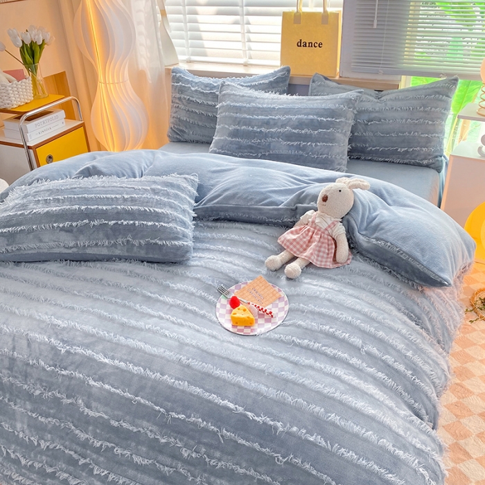 91家纺网 家纺一手货源 找家纺 欧冠 2023秋冬新款牛奶绒提花简约款牛奶绒四件套 莫兰迪灰