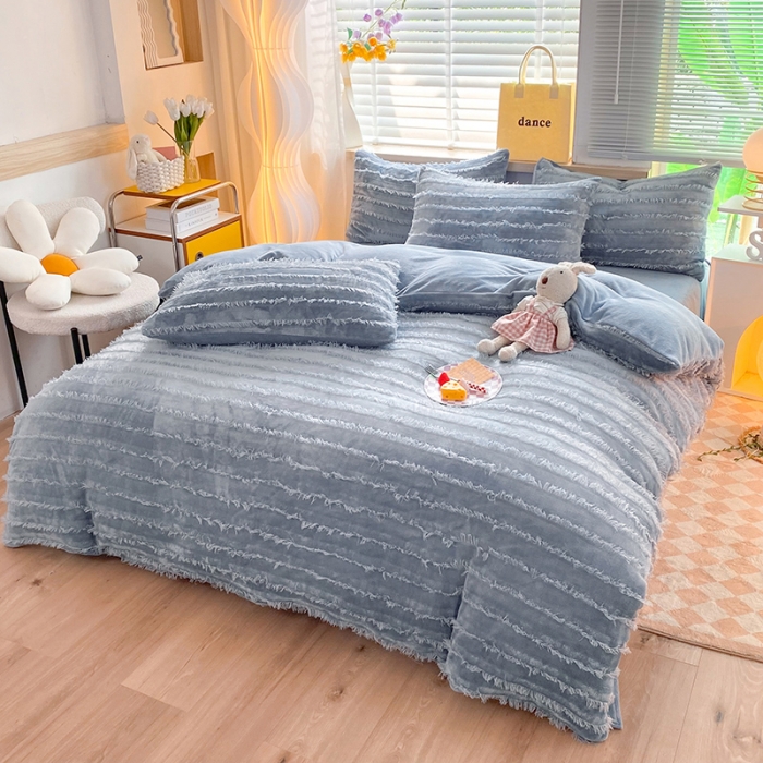 91家纺网 家纺一手货源 找家纺 欧冠 2023秋冬新款牛奶绒提花简约款牛奶绒四件套 莫兰迪灰