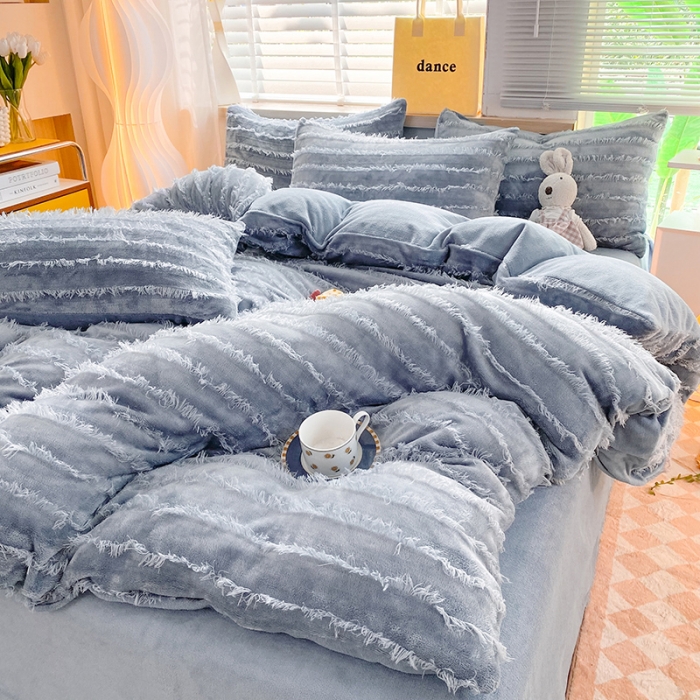 91家纺网 家纺一手货源 找家纺 欧冠 2023秋冬新款牛奶绒提花简约款牛奶绒四件套 莫兰迪灰