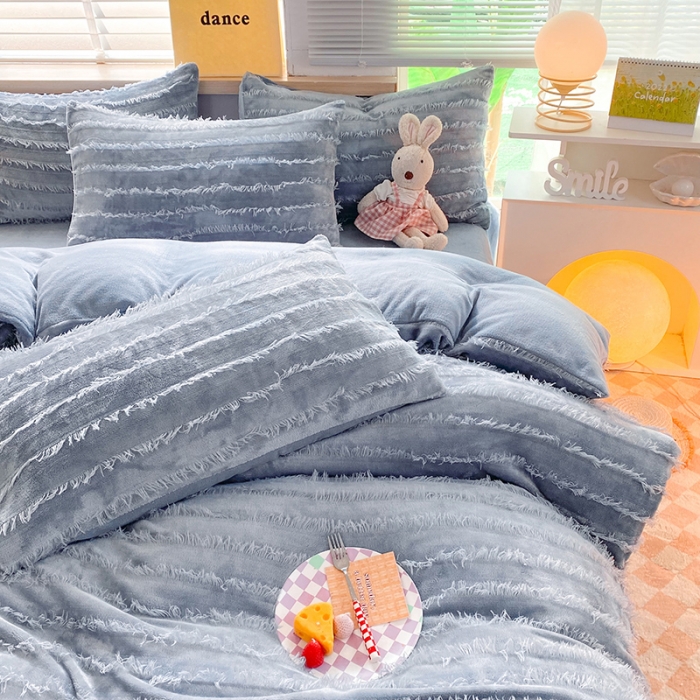 91家纺网 家纺一手货源 找家纺 欧冠 2023秋冬新款牛奶绒提花简约款牛奶绒四件套 莫兰迪灰