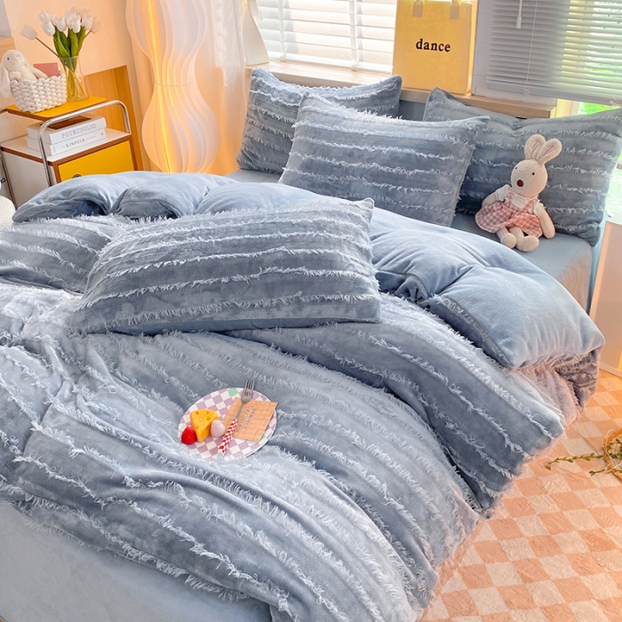 91家纺网 家纺一手货源 找家纺 欧冠 2023秋冬新款牛奶绒提花简约款牛奶绒四件套 莫兰迪灰