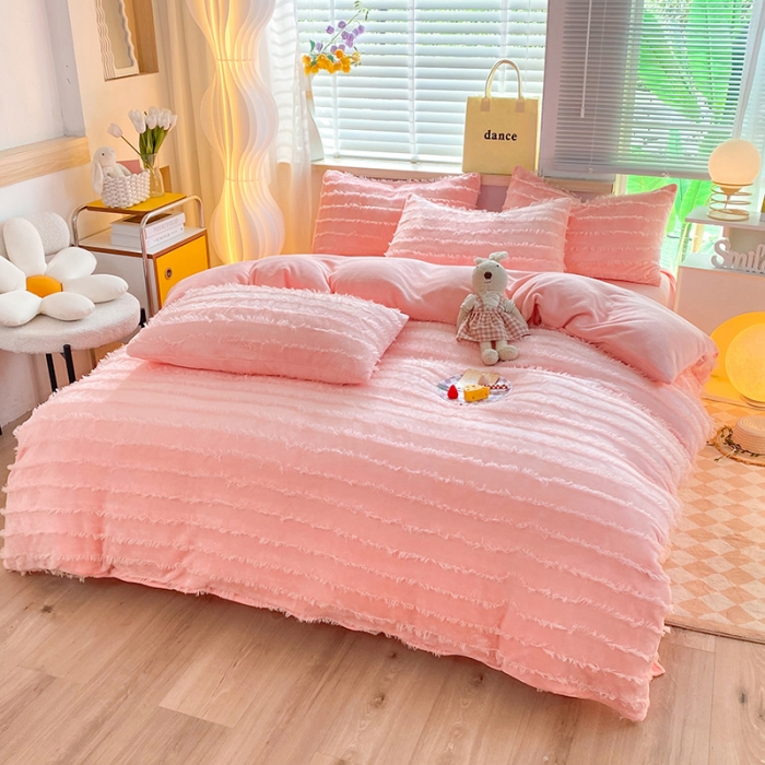 91家纺网 家纺一手货源 找家纺 欧冠 2023秋冬新款牛奶绒提花简约款牛奶绒四件套 清晨粉