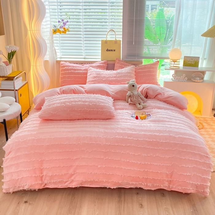 91家纺网 家纺一手货源 找家纺 欧冠 2023秋冬新款牛奶绒提花简约款牛奶绒四件套 清晨粉