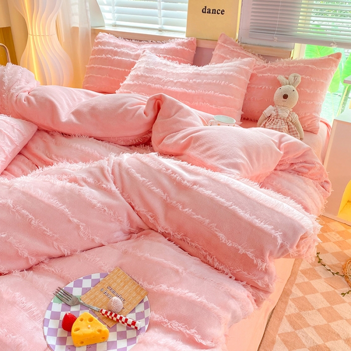 91家纺网 家纺一手货源 找家纺 欧冠 2023秋冬新款牛奶绒提花简约款牛奶绒四件套 清晨粉