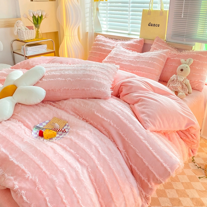 91家纺网 家纺一手货源 找家纺 欧冠 2023秋冬新款牛奶绒提花简约款牛奶绒四件套 清晨粉